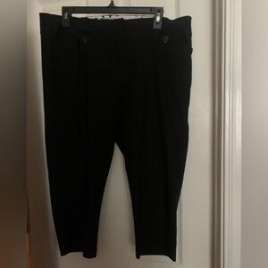 Women’s Black Capris